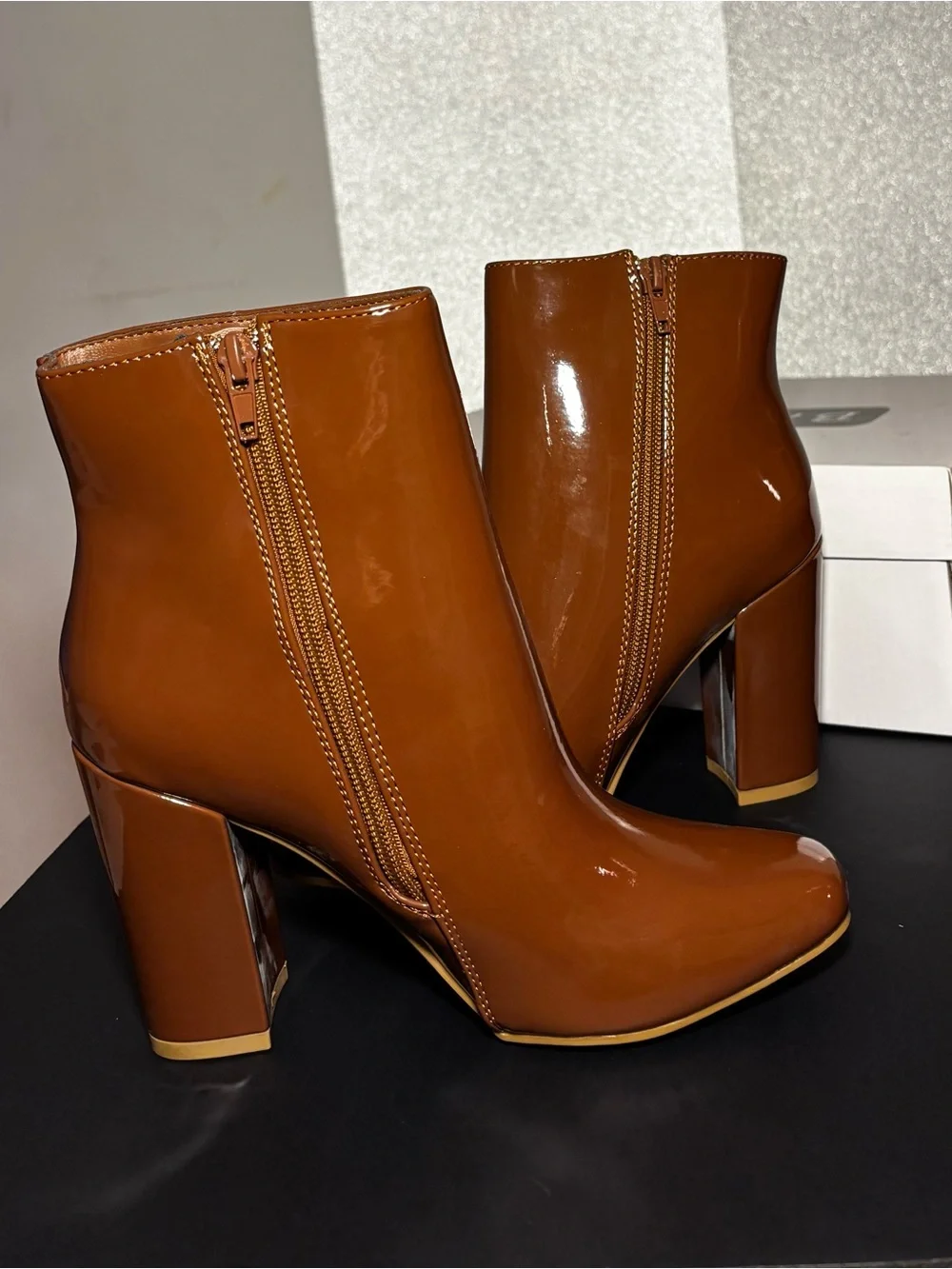 BRAND NEW! Never worn, glossy brown ankle boots with heels🤎 comfortable & cute!